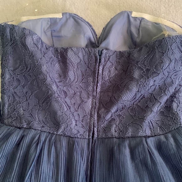 Women’s dress knee length blue lace with zipper in the back - Picture 3 of 4